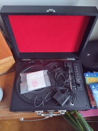 Tocadiscos Negro con Interior Rojo