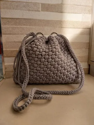 Borsa secchiello grigia fatta a mano