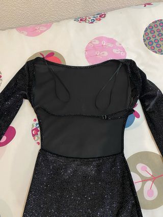 Vestido negro brillante manga larga