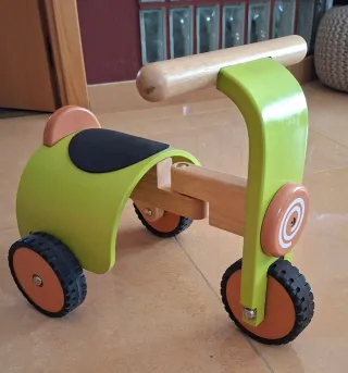 Tricicle de fusta / Triciclo de madera