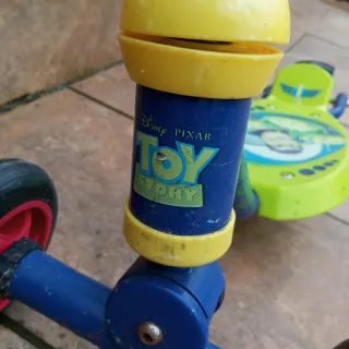 Patin de 3 ruedas azul y verde