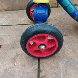 Patin de 3 ruedas azul y verde