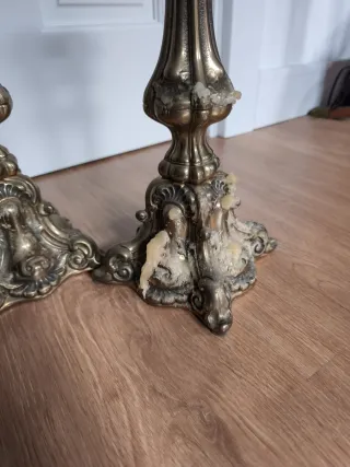 Grandes candeleros de bronce