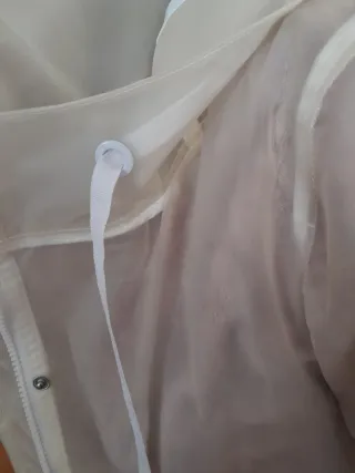 Chubasquero transparente beige