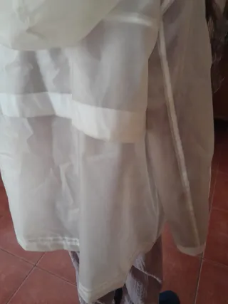Chubasquero transparente beige