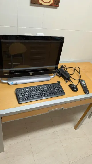 Ordenador todo en uno pantalla táctil 23" con TV