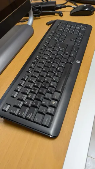 Ordenador todo en uno pantalla táctil 23" con TV