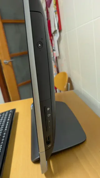 Ordenador todo en uno pantalla táctil 23" con TV