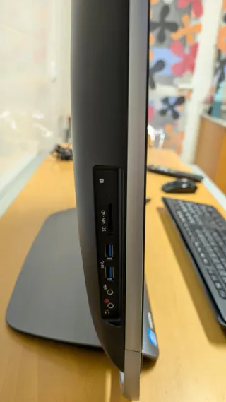 Ordenador todo en uno pantalla táctil 23" con TV