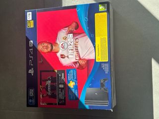 Ps4 Pro 1TB Sony Negra incluye un mando.