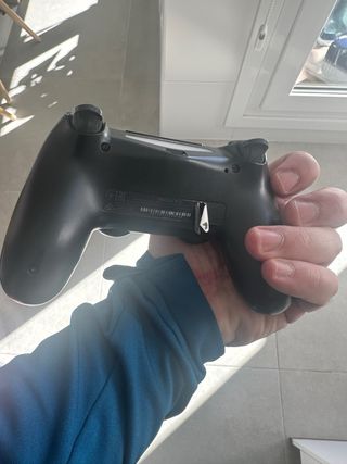 Ps4 Pro 1TB Sony Negra incluye un mando.