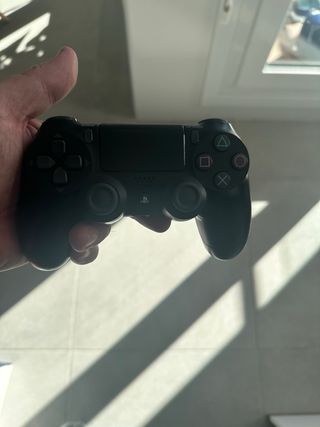 Ps4 Pro 1TB Sony Negra incluye un mando.