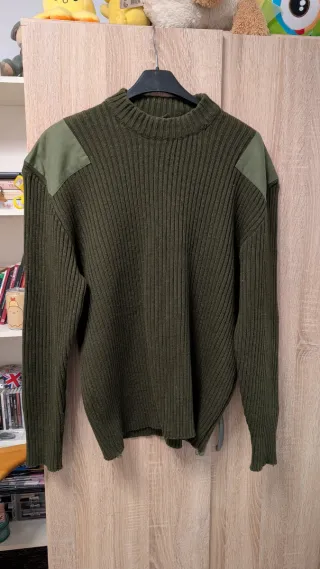 Jersey verde militar con parches