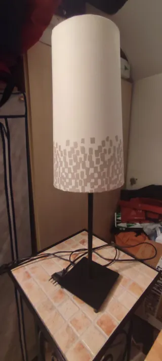 Lámpara de mesa cilíndrica