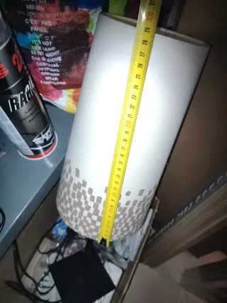 Lámpara de mesa cilíndrica