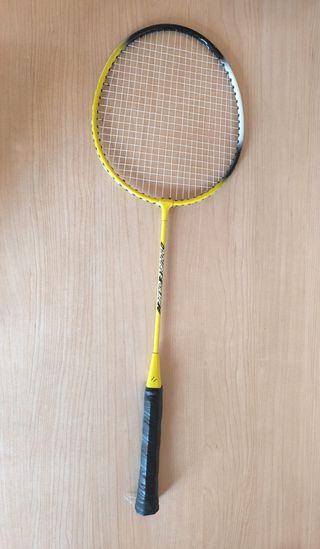 Raqueta de bádminton amarilla