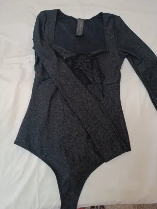 Body fiesta escotado lazo plateado