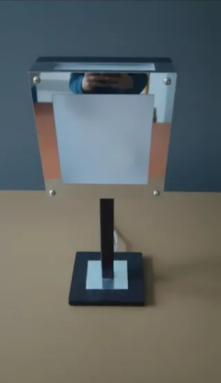 Lámpara de mesa moderna