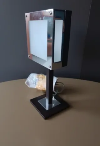 Lámpara de mesa moderna