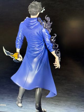 Figura Jinwoo Sung Solo Leveling tamaño real