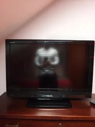 Televisión Toshiba REGZA Negra 32 pulgadas