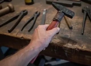 Martello in acciaio e padouk