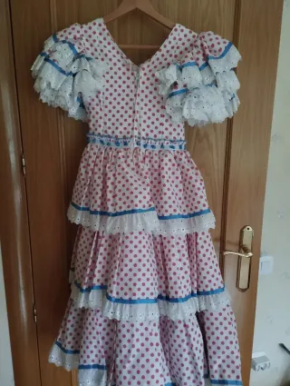 Traje de flamenca rosa, blanco