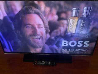 Samsung de 40” TV UE40H5500 con su mando AVERIADA