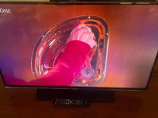 Samsung de 40” TV UE40H5500 con su mando AVERIADA