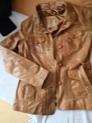 Cazadora de cuero para mujer