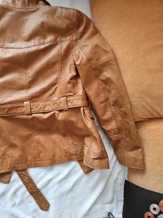 Cazadora de cuero para mujer