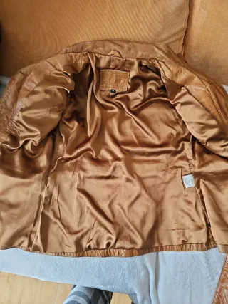 Cazadora de cuero para mujer