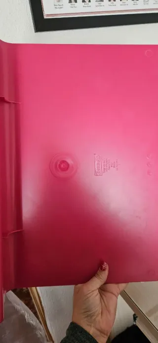 Base portátil rosa con círculos