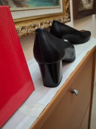 Zapatos de salón H.L. negros, nuevos