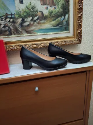 Zapatos de salón H.L. negros, nuevos