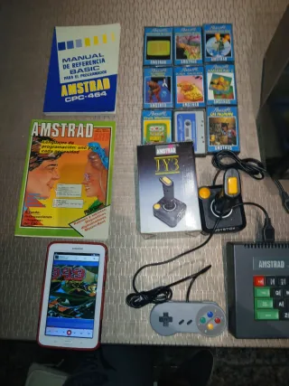Amstrad CPC 464 con CD-ROM, cintas y tablet