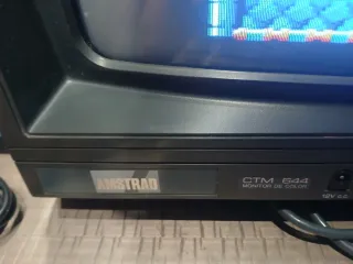 Amstrad CPC 464 con CD-ROM, cintas y tablet