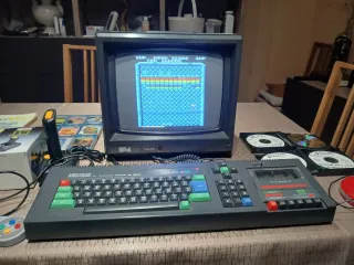 Amstrad CPC 464 con CD-ROM, cintas y tablet