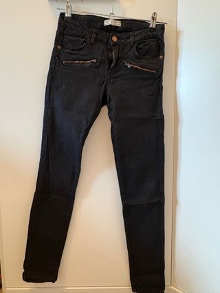 Vaqueros Zara negros con cremalleras