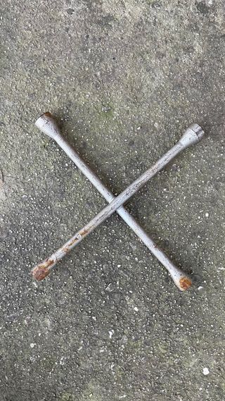 Chiave a croce per bulloni