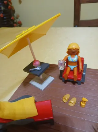 Piscina Playmobil con figuras