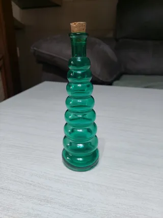 Botella de cristal verde azul con tapón de corcho