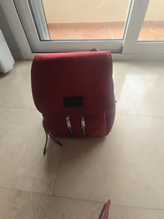 Mochila pequeña roja