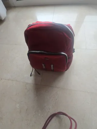 Mochila pequeña roja