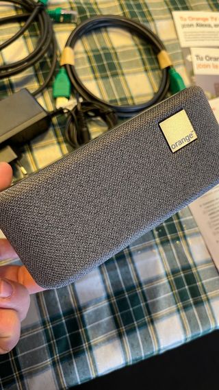 Orange Infinity HomeBox con Bang & Olufsen