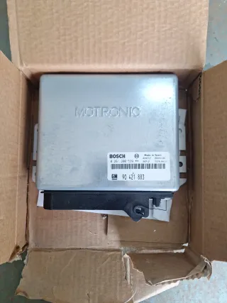 Centralita Bosch Motronic GM 90 421 883