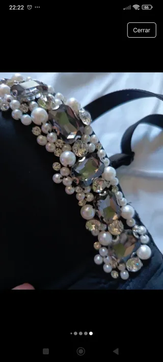 Corpiño negro con pedrería plateada y perlas