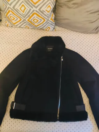 Chaqueta pelo Pull&Bear negra