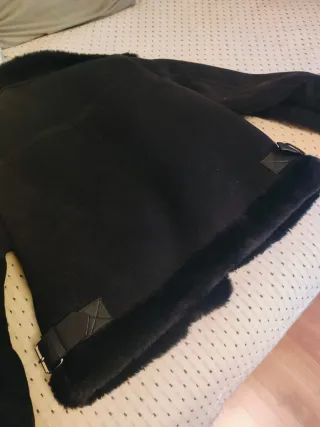 Chaqueta pelo Pull&Bear negra