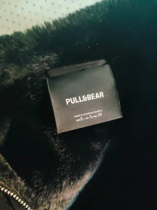 Chaqueta pelo Pull&Bear negra
